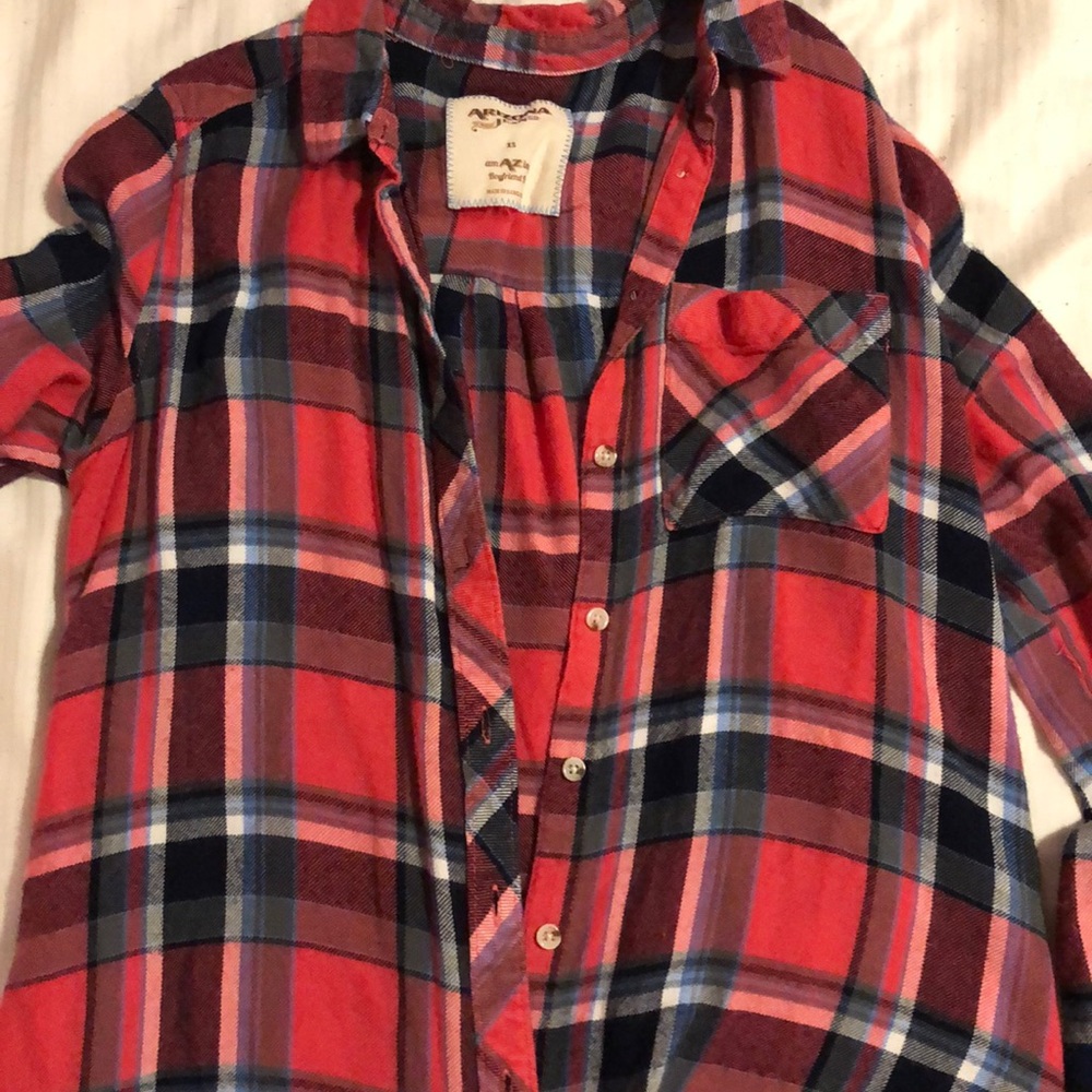 Women’s plaid shirt.